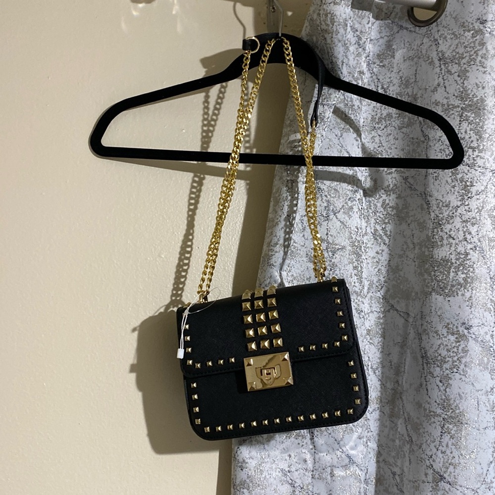 Hand Bag Color Black and Gold